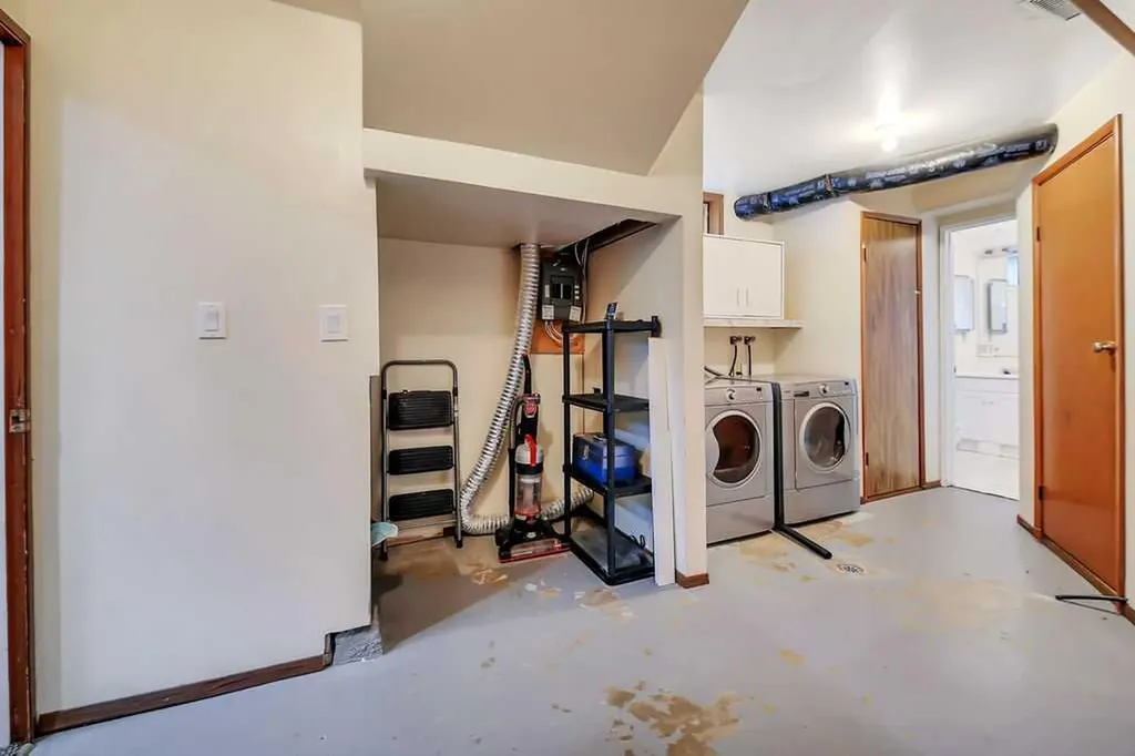 5834 41 Street Crescent Red Deer AB T4N 1B6