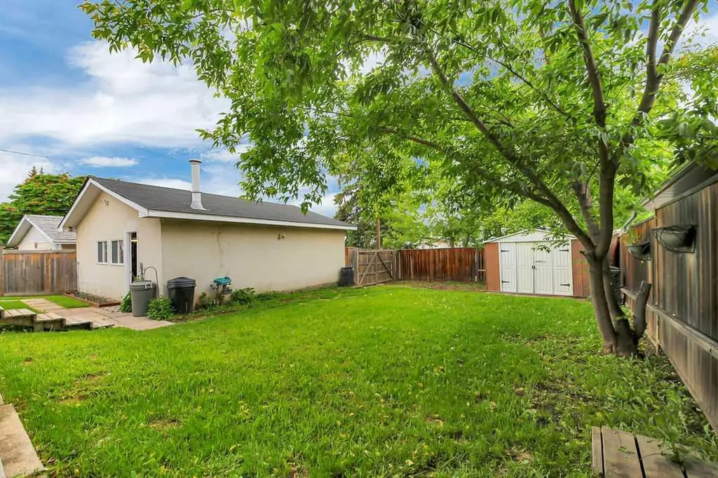 5834 41 Street Crescent Red Deer AB T4N 1B6
