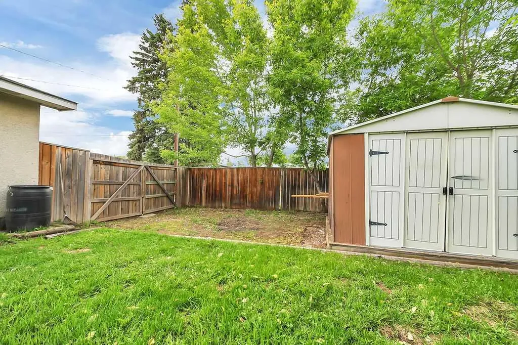 5834 41 Street Crescent Red Deer AB T4N 1B6