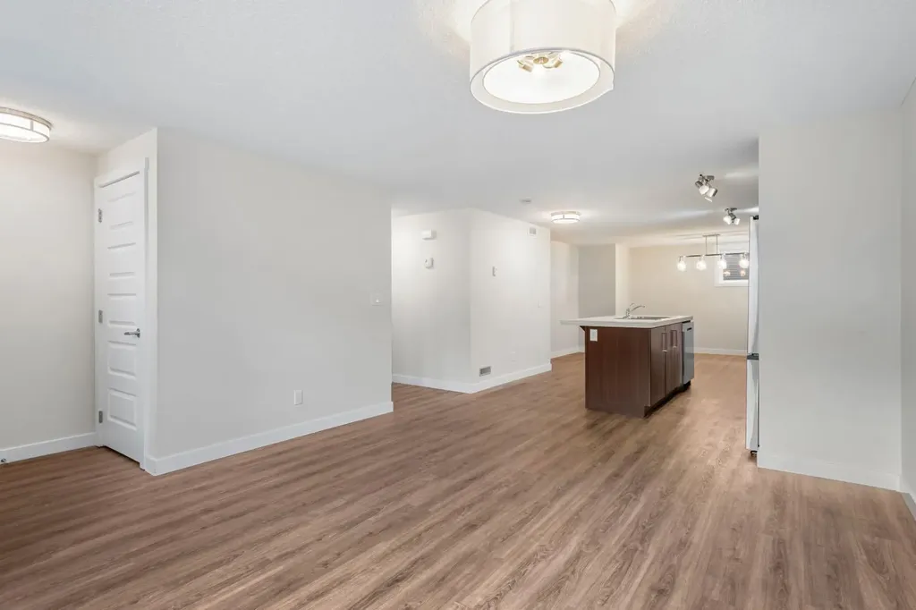 517 Mckenzie Towne Close SE Calgary AB T2Z 1A7