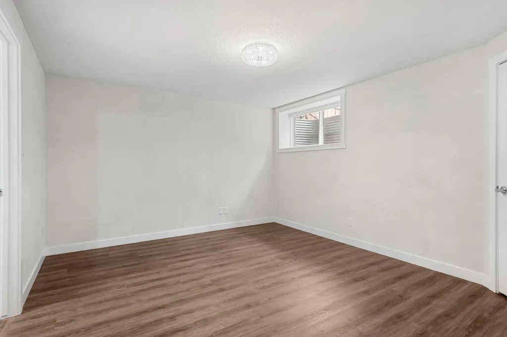 517 Mckenzie Towne Close SE Calgary AB T2Z 1A7