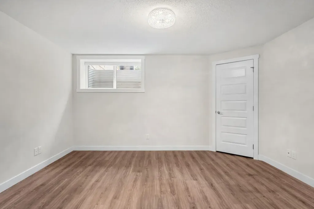 517 Mckenzie Towne Close SE Calgary AB T2Z 1A7