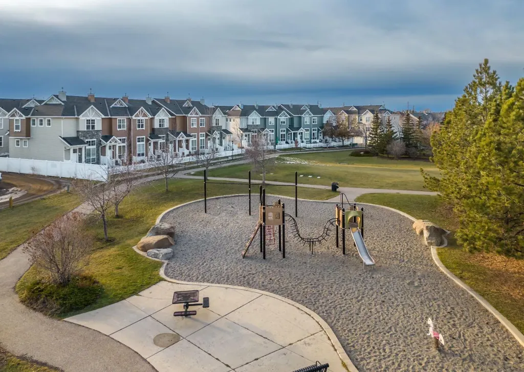 517 Mckenzie Towne Close SE Calgary AB T2Z 1A7