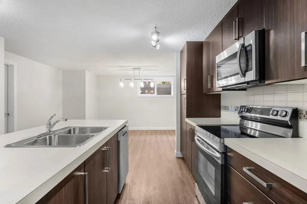 517 Mckenzie Towne Close SE Calgary AB T2Z 1A7