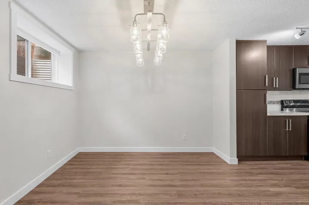 517 Mckenzie Towne Close SE Calgary AB T2Z 1A7