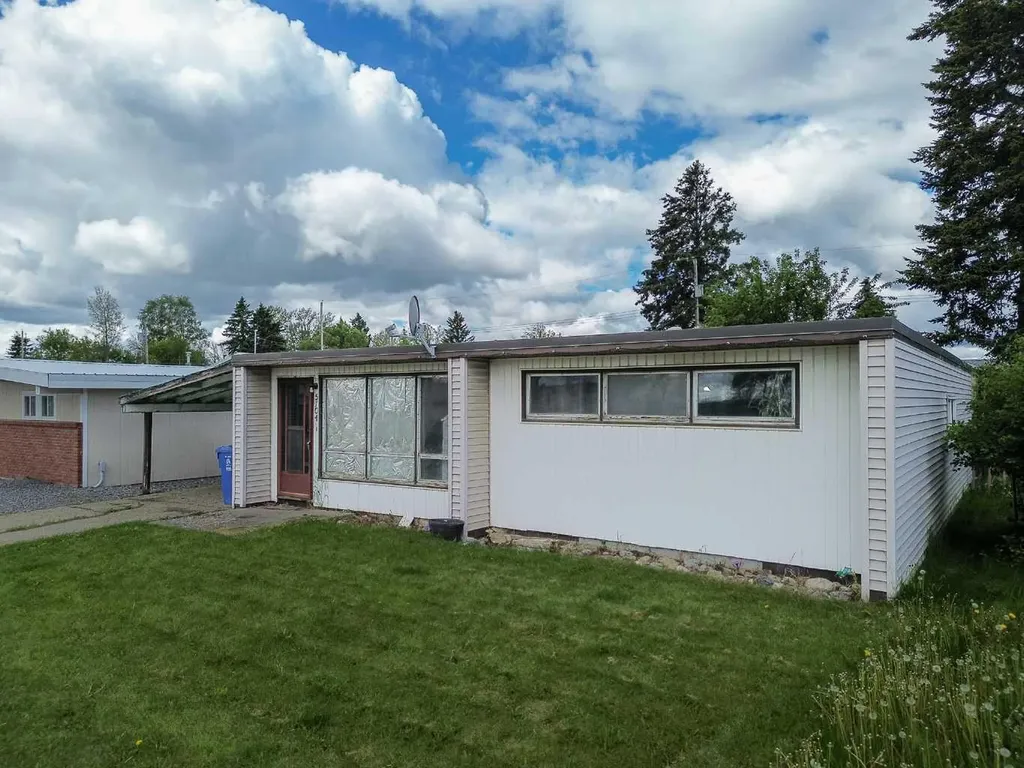 5104 47 Street Rocky Mountain House AB T4T1M4