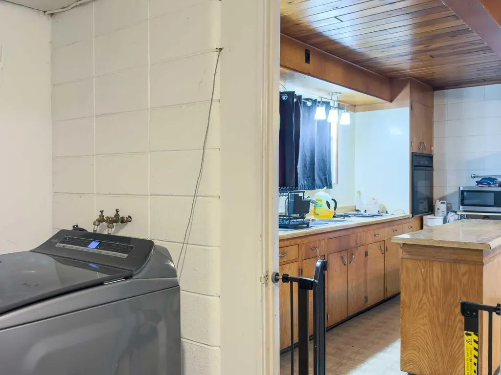 5104 47 Street Rocky Mountain House AB T4T1M4