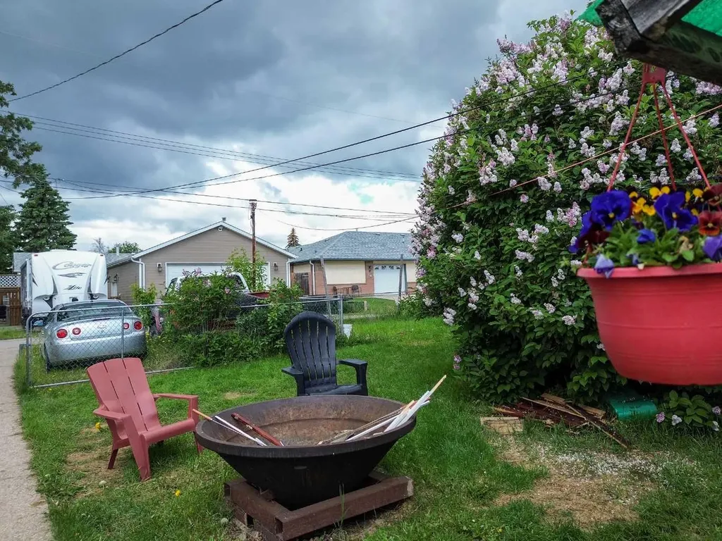 5104 47 Street Rocky Mountain House AB T4T1M4