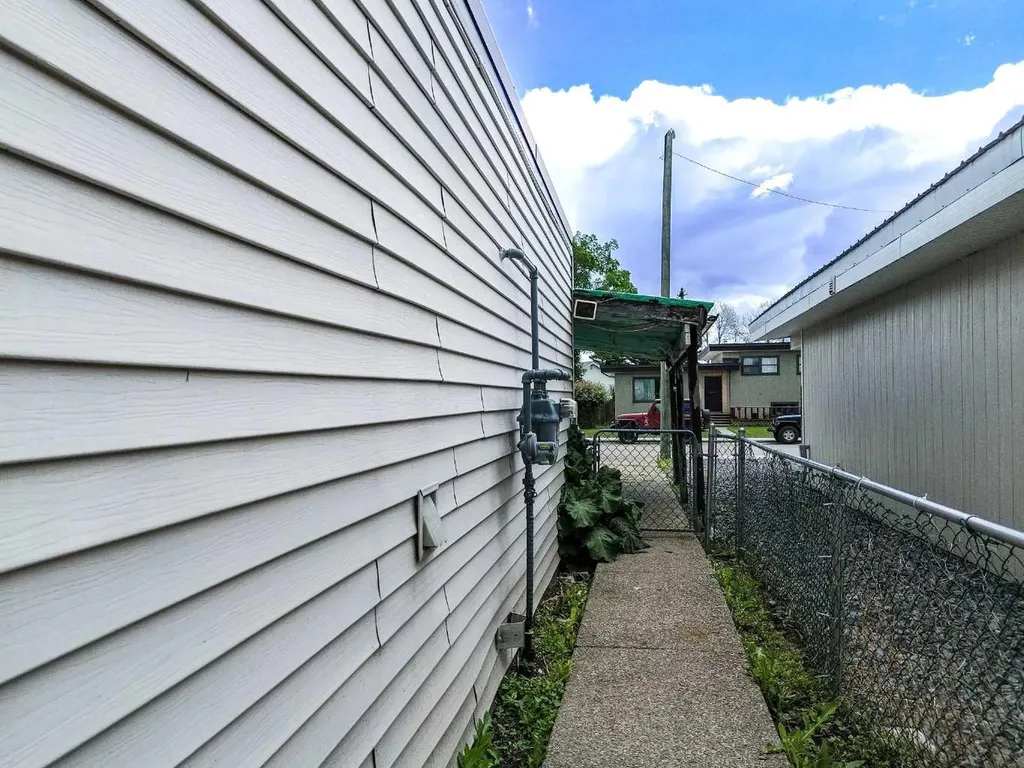 5104 47 Street Rocky Mountain House AB T4T1M4