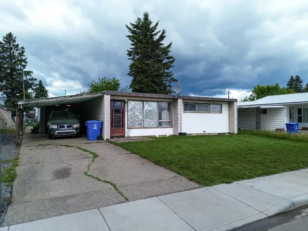 5104 47 Street Rocky Mountain House AB T4T1M4
