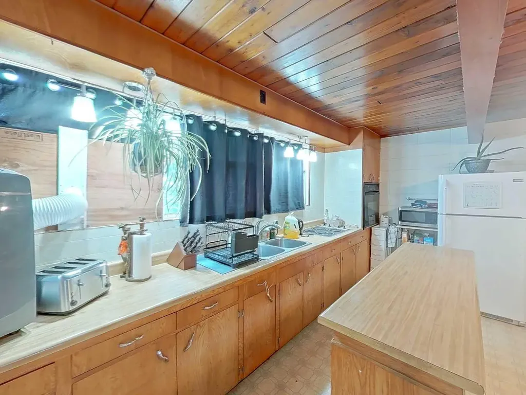 5104 47 Street Rocky Mountain House AB T4T1M4