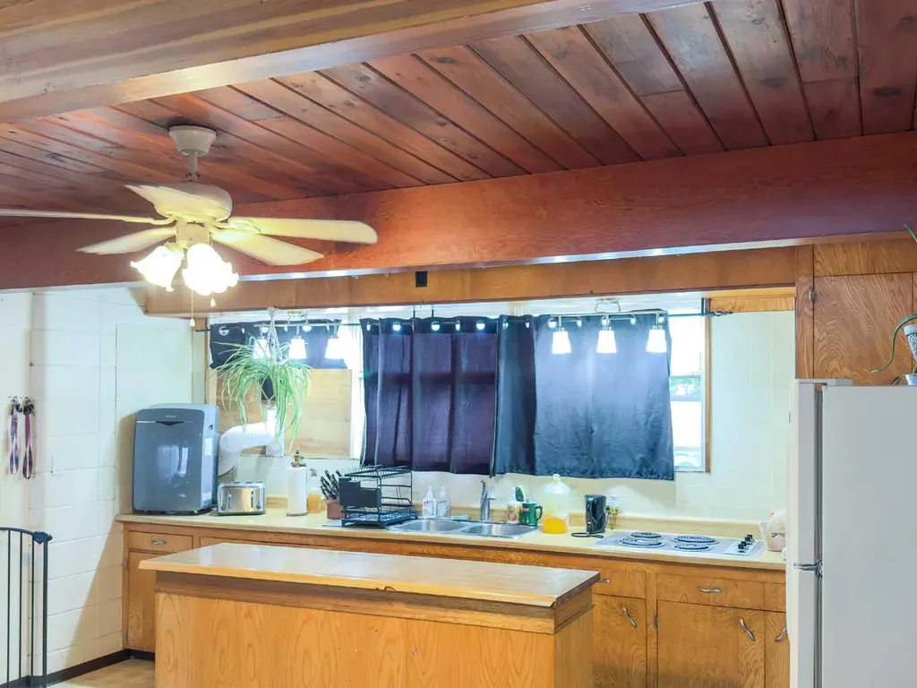 5104 47 Street Rocky Mountain House AB T4T1M4