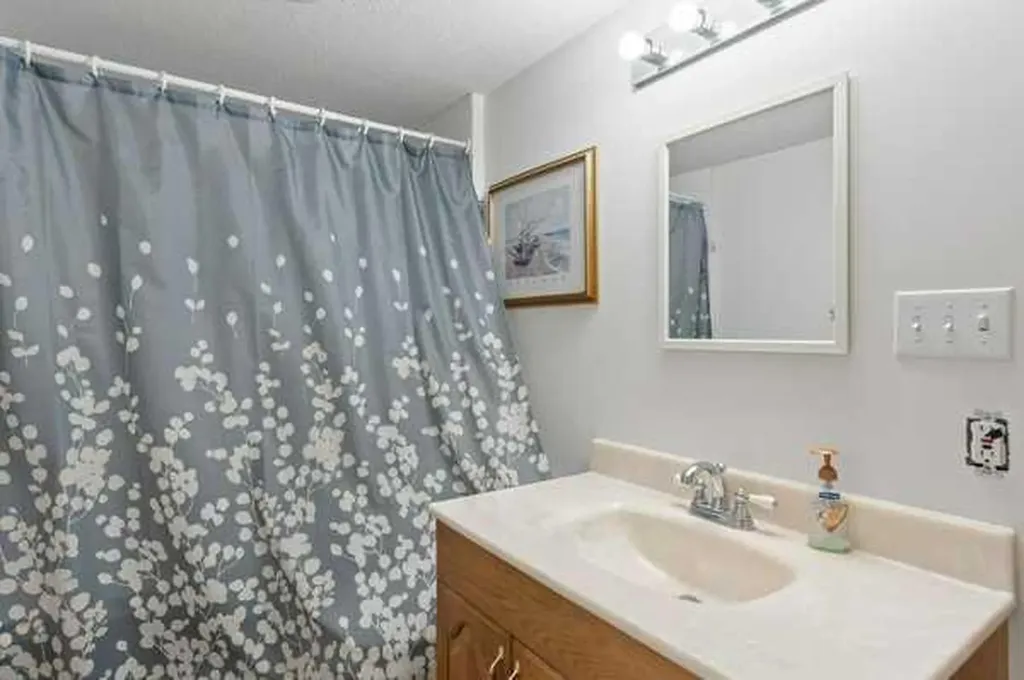 730 3 Street SE High River AB T1V 1H2