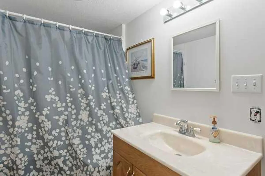 730 3 Street SE High River AB T1V 1H2