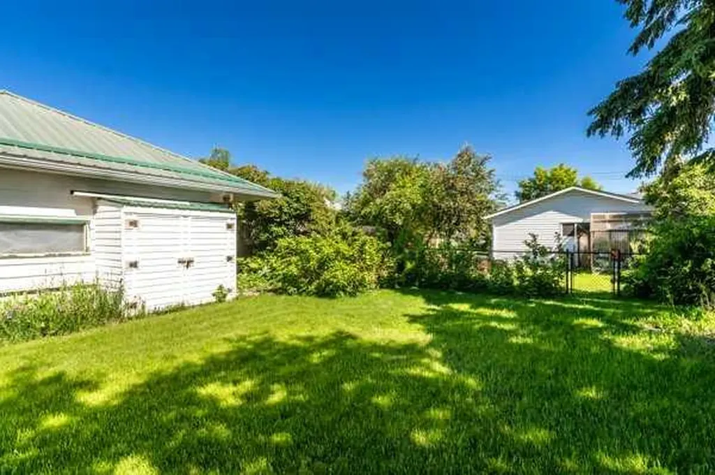730 3 Street SE High River AB T1V 1H2