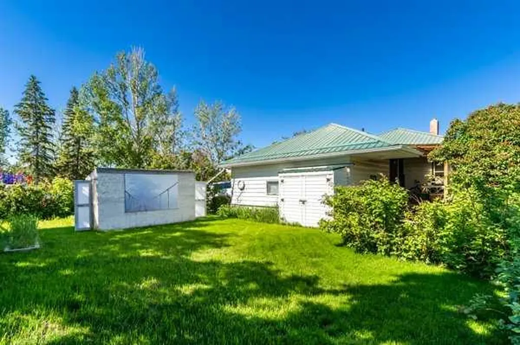 730 3 Street SE High River AB T1V 1H2