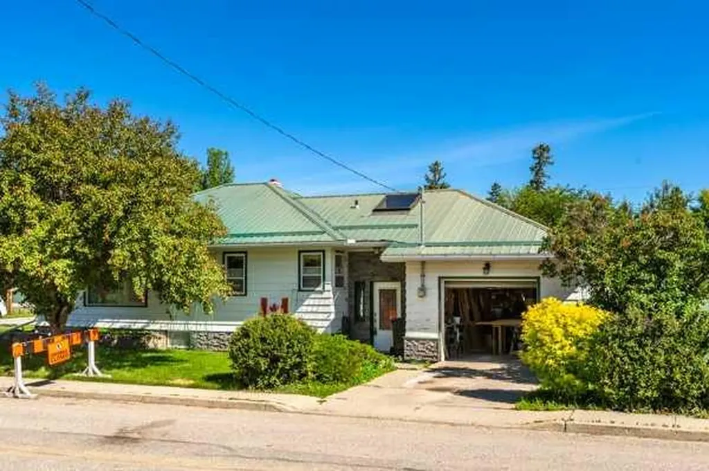 730 3 Street SE High River AB T1V 1H2