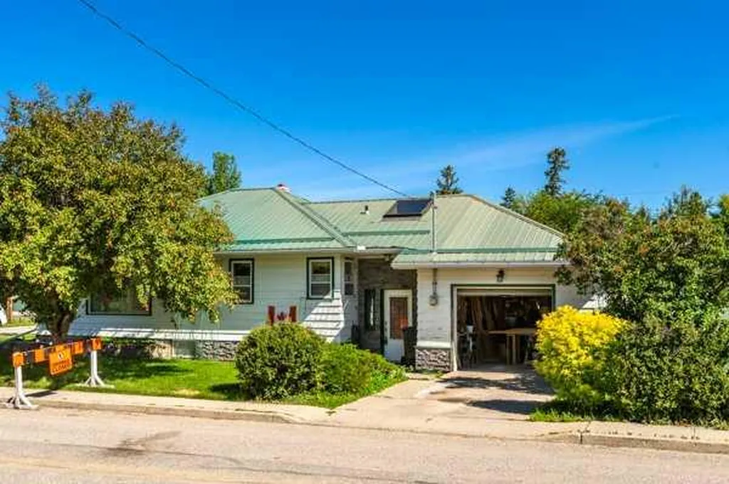 730 3 Street SE High River AB T1V 1H2