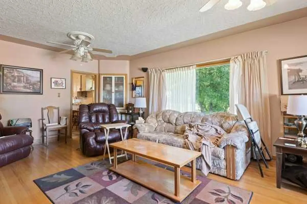 730 3 Street SE High River AB T1V 1H2