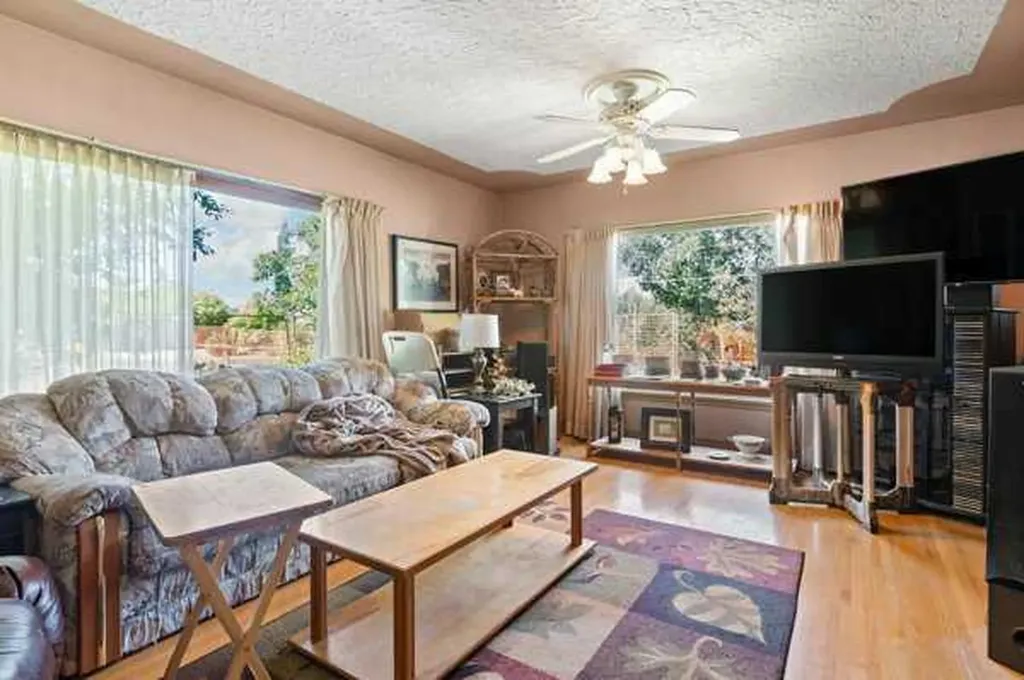 730 3 Street SE High River AB T1V 1H2