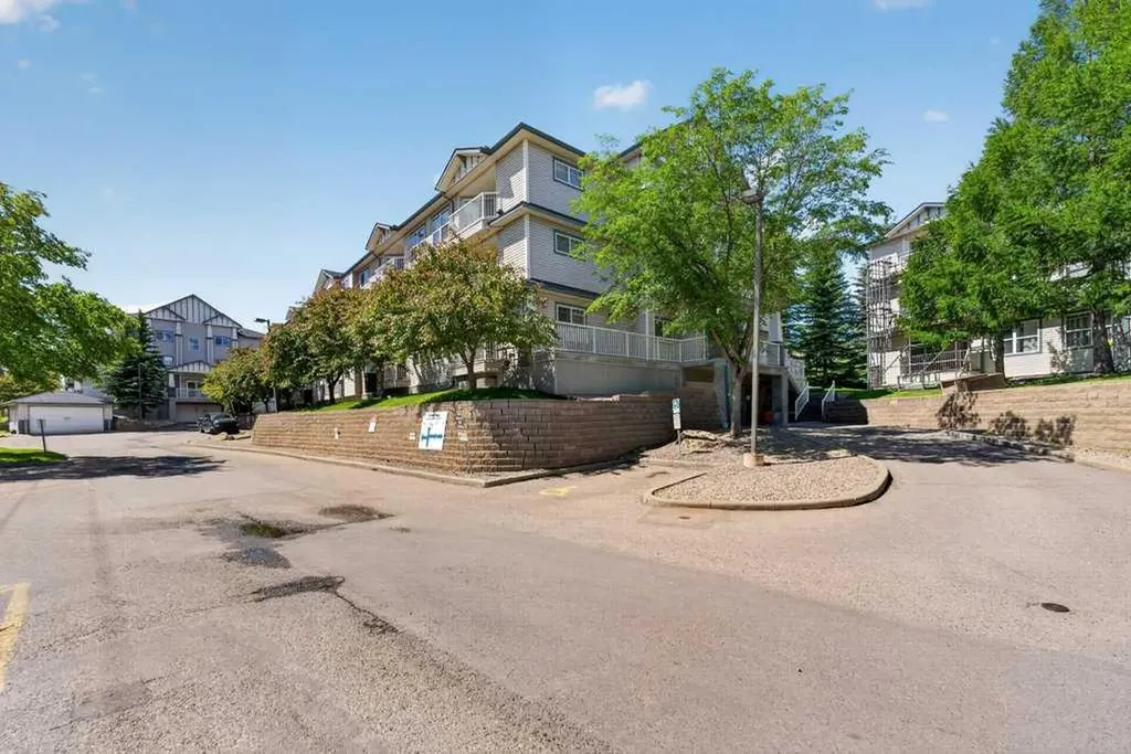 11 Somervale View SW Calgary AB T2Y 4A9