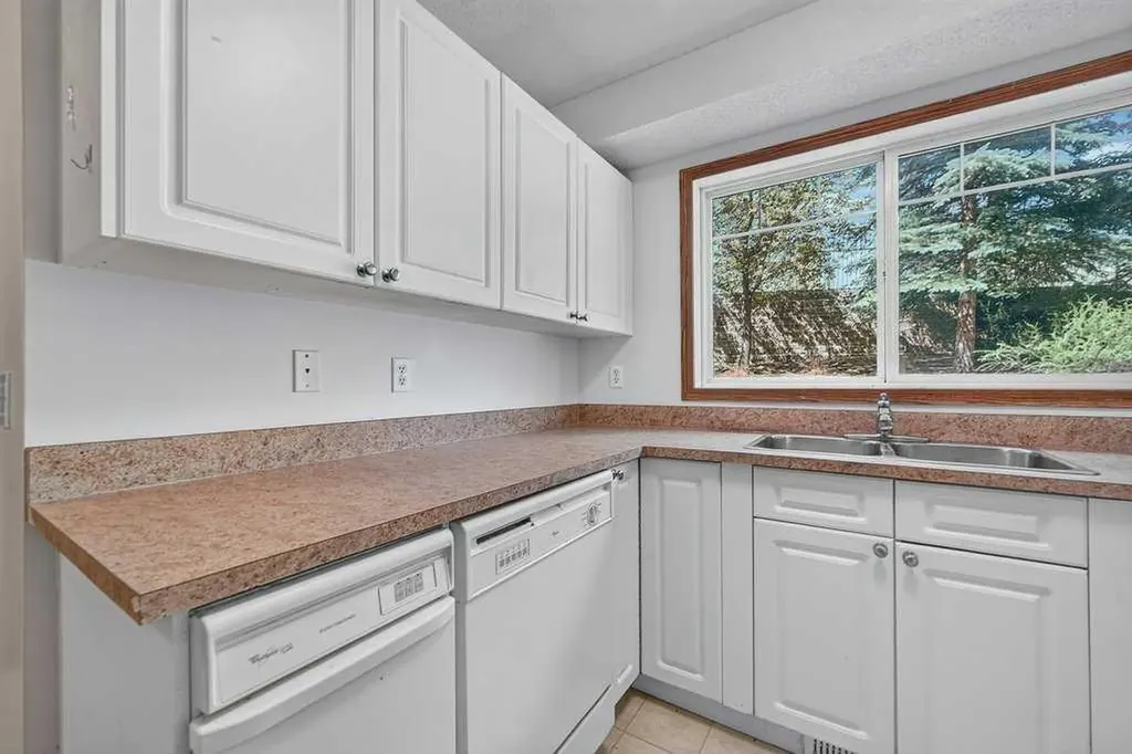 11 Somervale View SW Calgary AB T2Y 4A9
