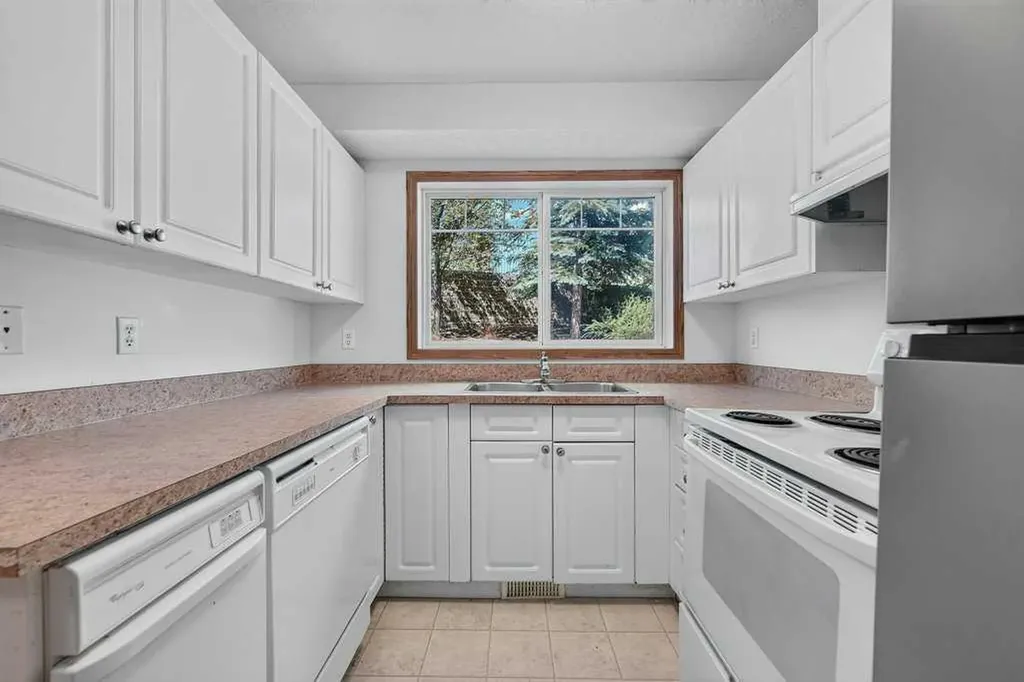 11 Somervale View SW Calgary AB T2Y 4A9