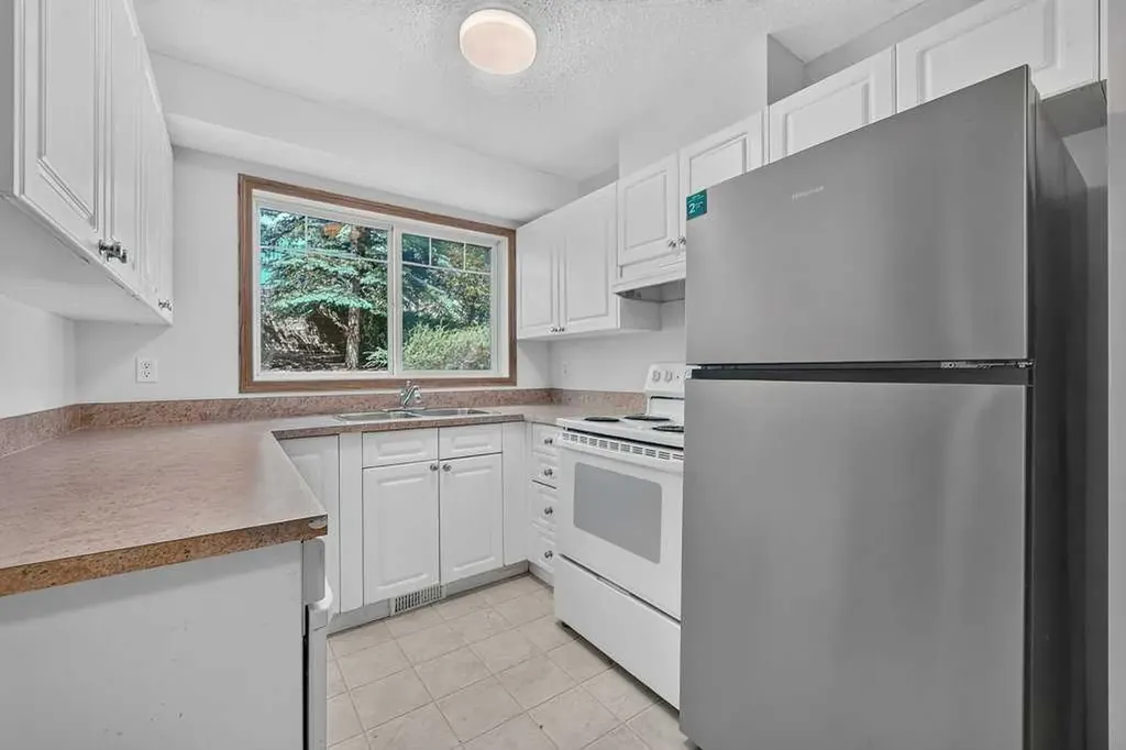 11 Somervale View SW Calgary AB T2Y 4A9
