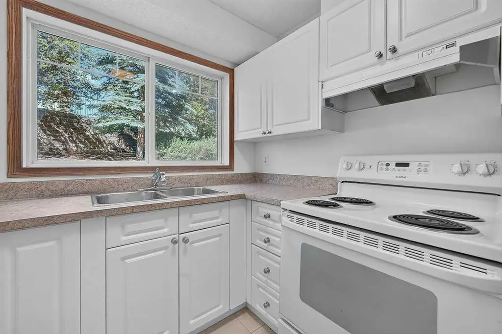 11 Somervale View SW Calgary AB T2Y 4A9