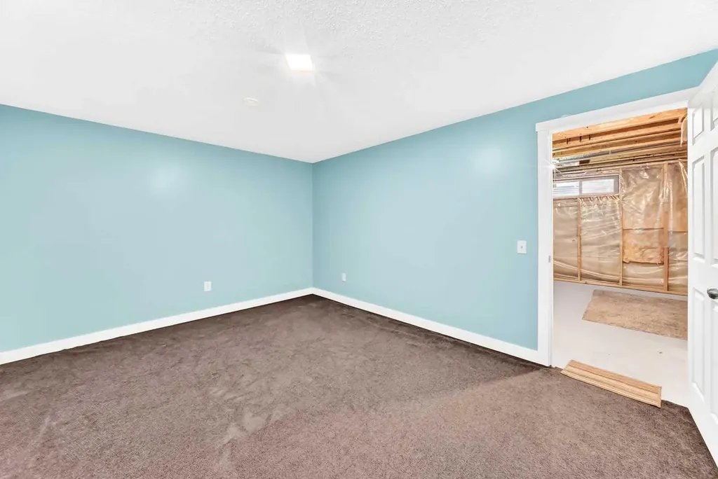 87 Citadel Peak Circle NW Calgary AB T3G 4H6
