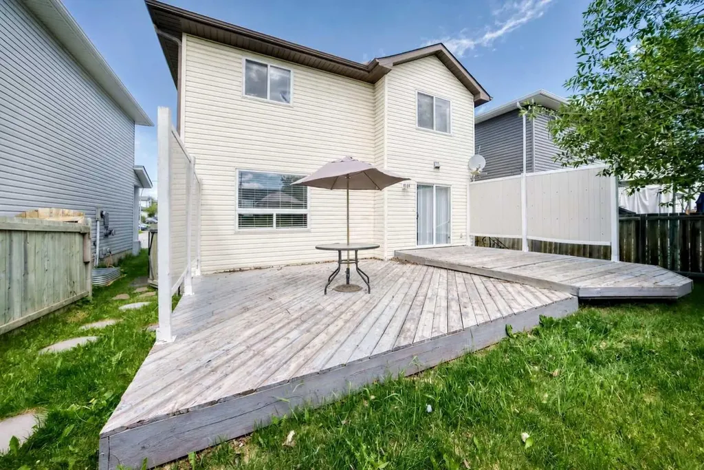 87 Citadel Peak Circle NW Calgary AB T3G 4H6