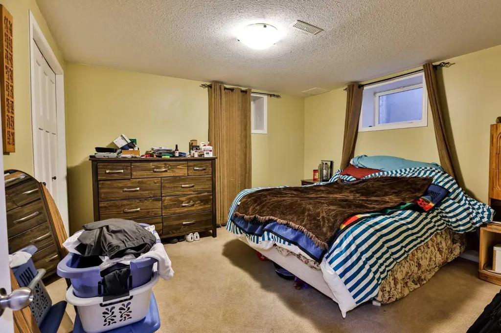 1808 12 Avenue S Lethbridge AB T1K 0N6