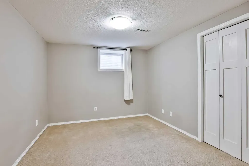 1808 12 Avenue S Lethbridge AB T1K 0N6