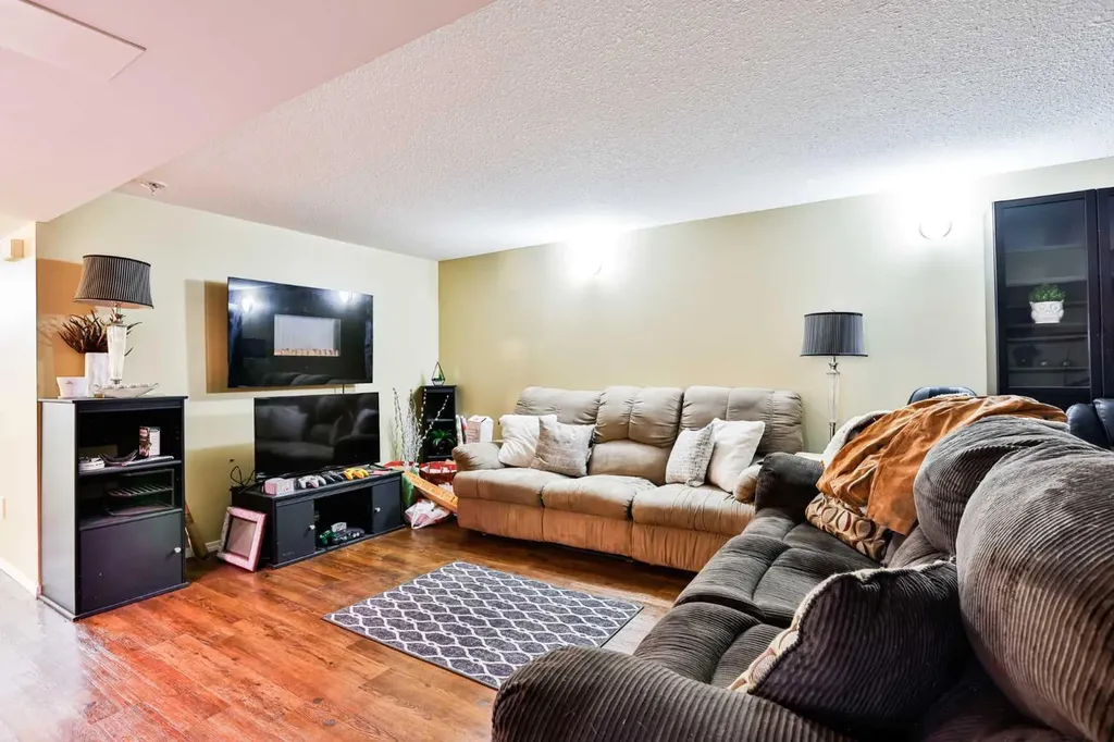 1808 12 Avenue S Lethbridge AB T1K 0N6