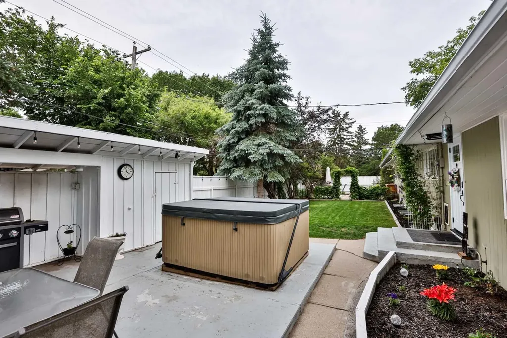 1808 12 Avenue S Lethbridge AB T1K 0N6