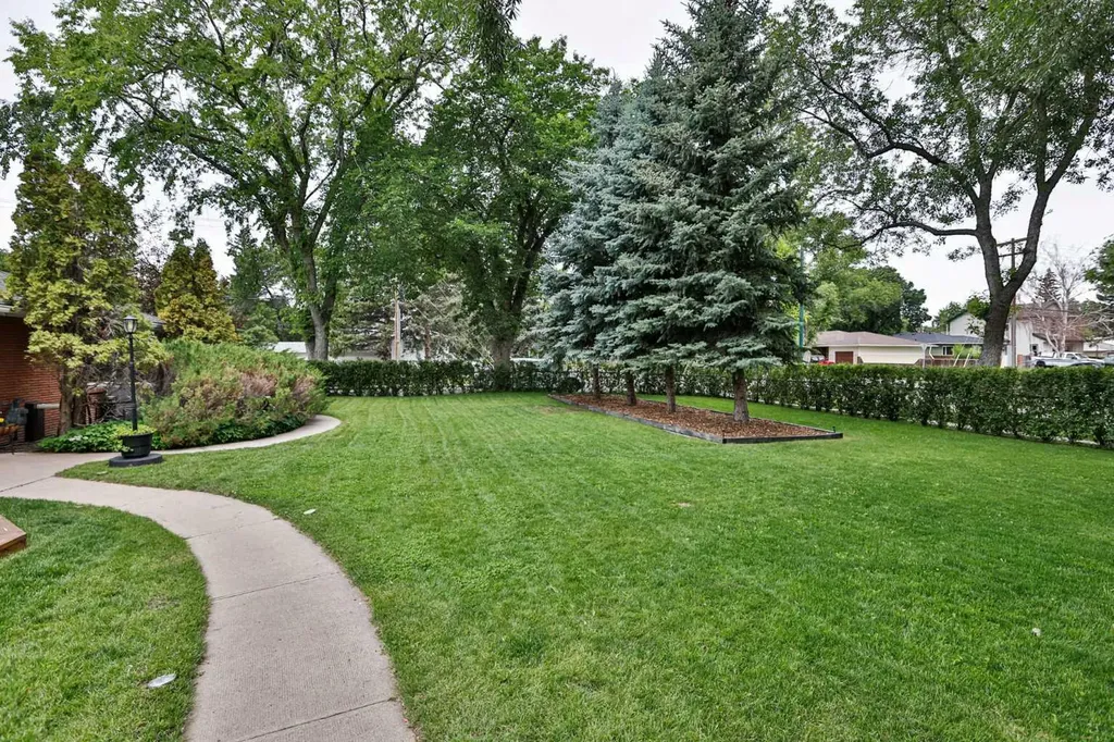 1808 12 Avenue S Lethbridge AB T1K 0N6