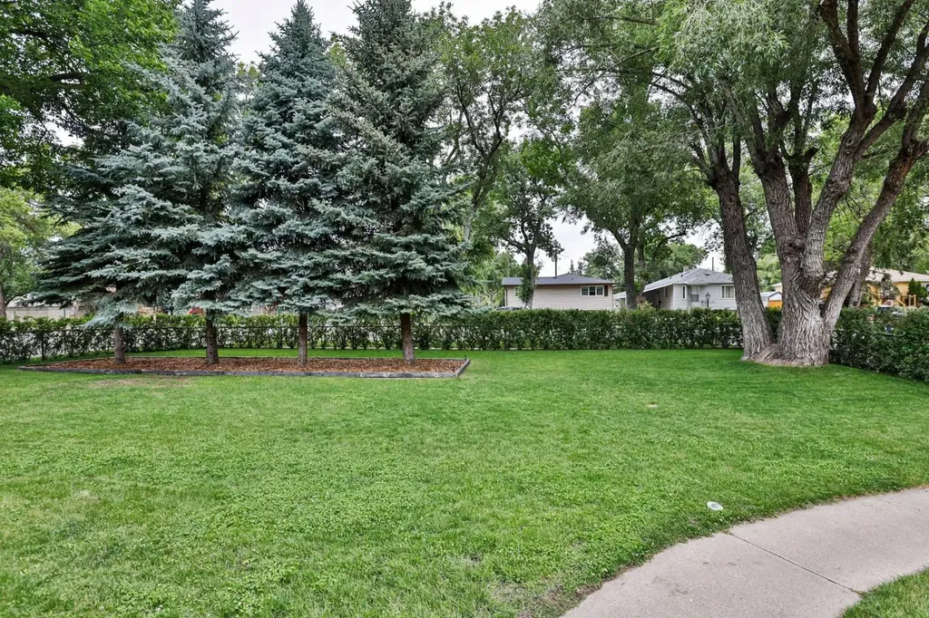 1808 12 Avenue S Lethbridge AB T1K 0N6