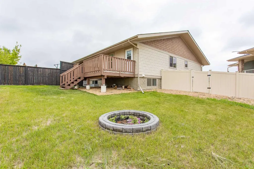 49 Sheep Close Lacombe AB T4L 0J1