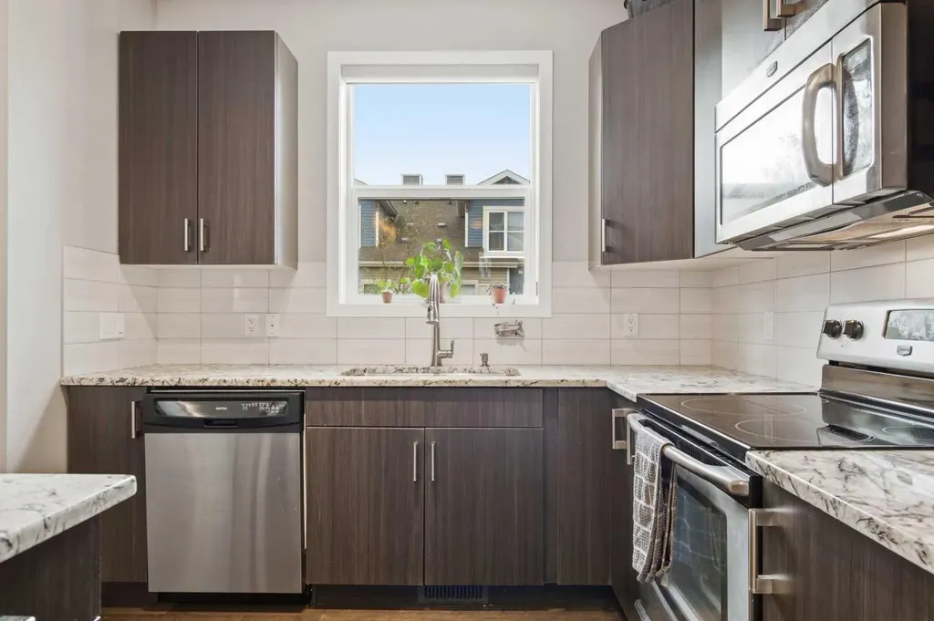 10 Auburn Bay Avenue SE Calgary AB T3M 0P6