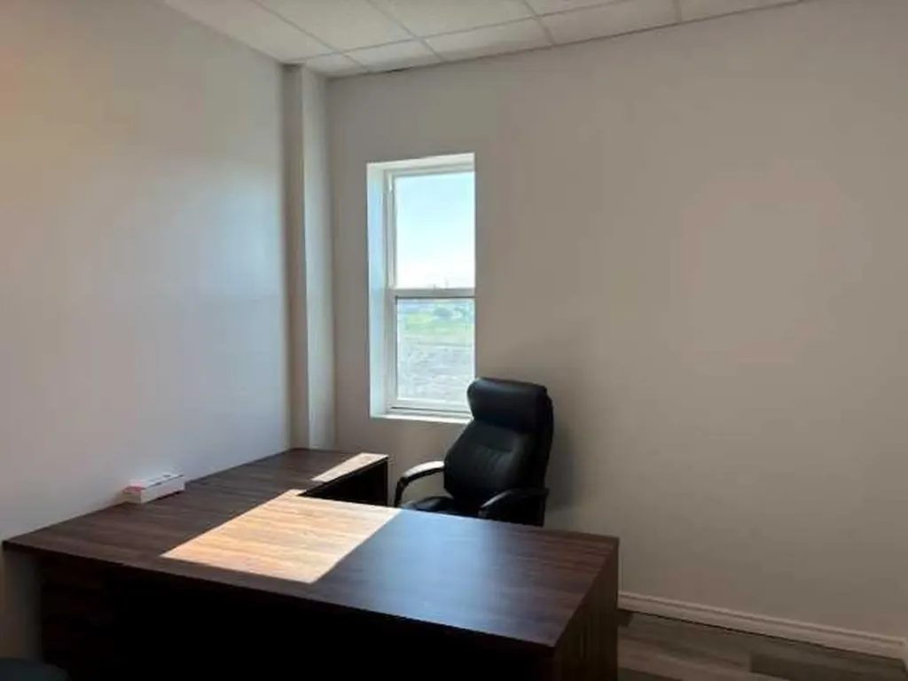 5235 28 Avenue Calgary AB T2B3W3