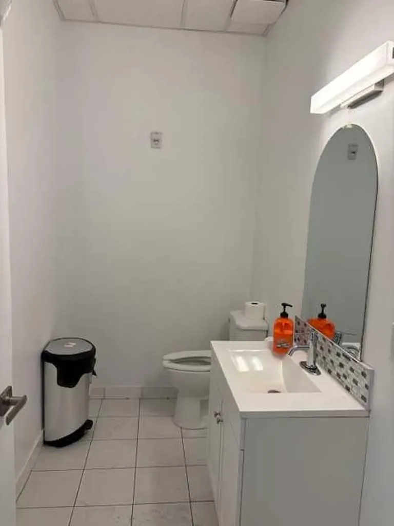 5235 28 Avenue Calgary AB T2B3W3