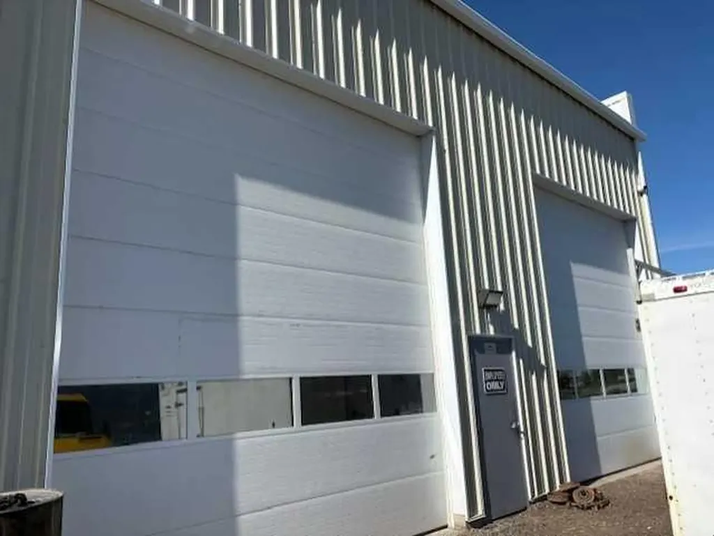 5235 28 Avenue Calgary AB T2B3W3