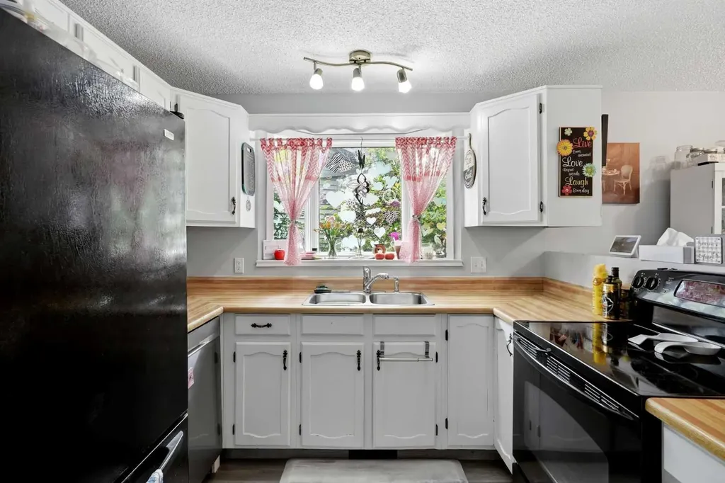 40 Mckerrell Close SE Calgary AB T2Z 1M7