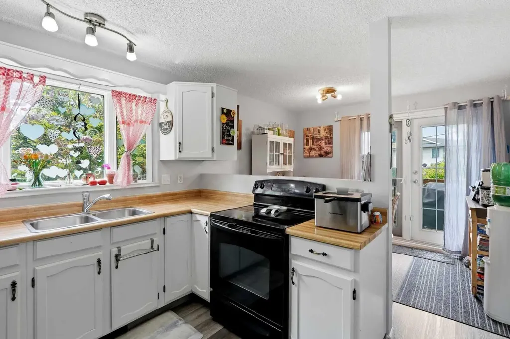 40 Mckerrell Close SE Calgary AB T2Z 1M7