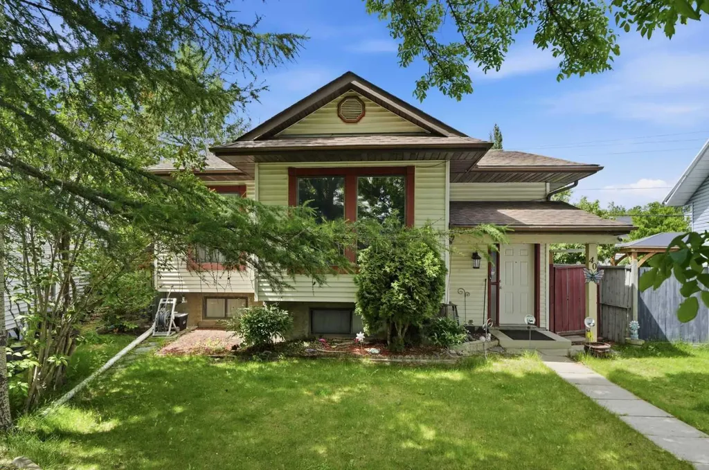 40 Mckerrell Close SE Calgary AB T2Z 1M7