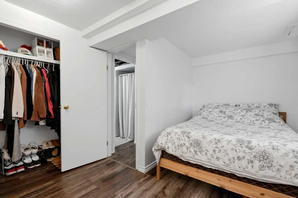 40 Mckerrell Close SE Calgary AB T2Z 1M7