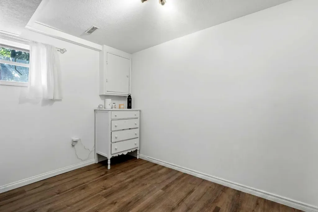 40 Mckerrell Close SE Calgary AB T2Z 1M7