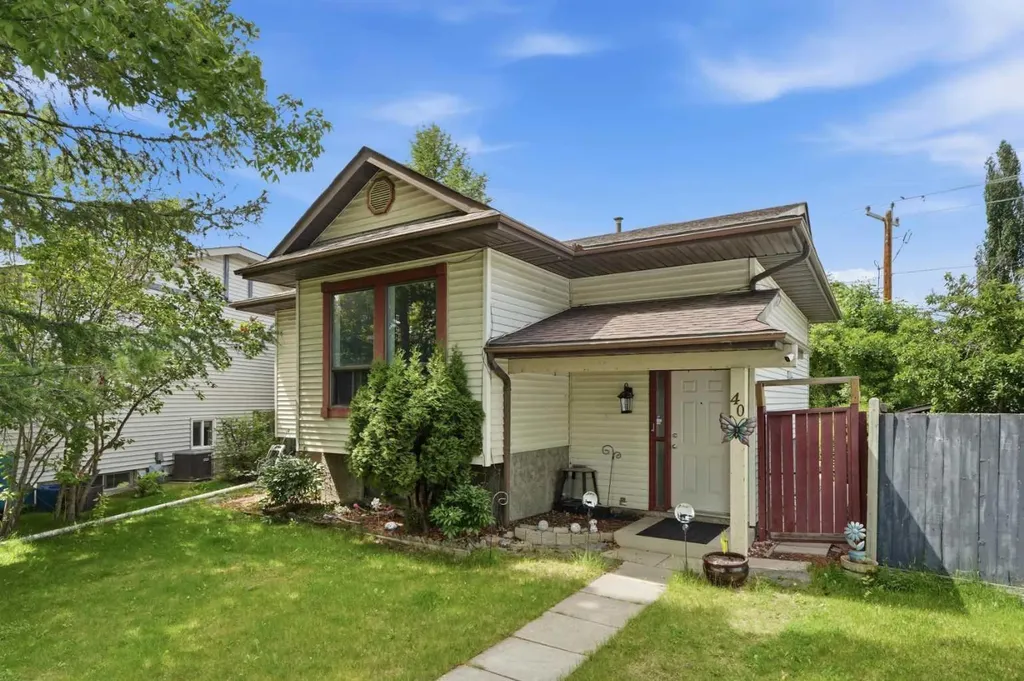 40 Mckerrell Close SE Calgary AB T2Z 1M7