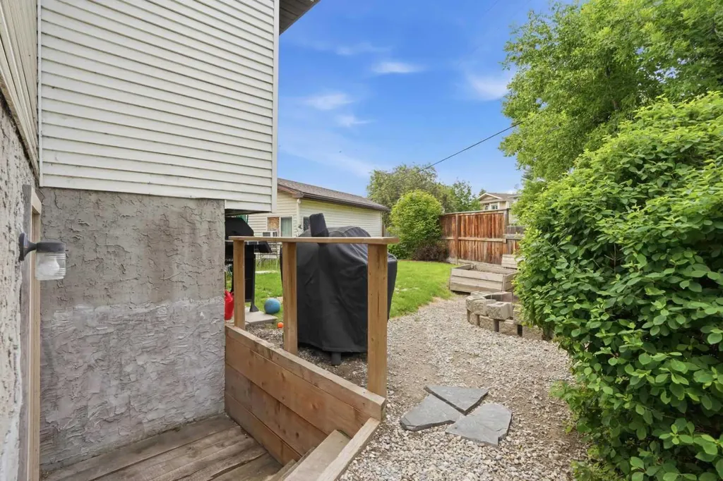 40 Mckerrell Close SE Calgary AB T2Z 1M7