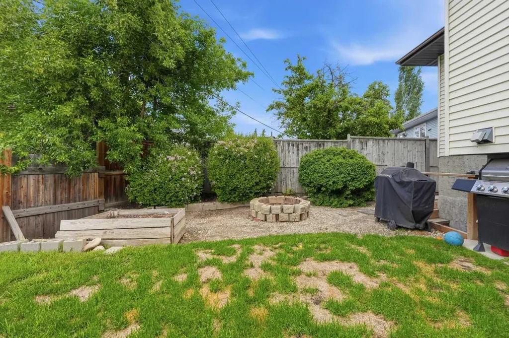 40 Mckerrell Close SE Calgary AB T2Z 1M7